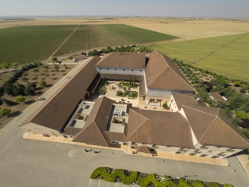 Bodegas Hacienda Albae Guest House Argamasilla De Alba Ngoại thất bức ảnh
